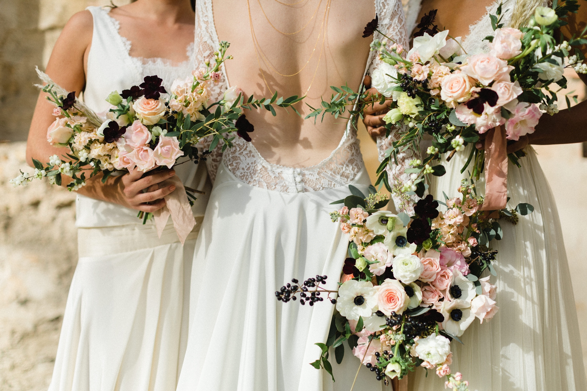 Trio de mariée et leurs bouquets