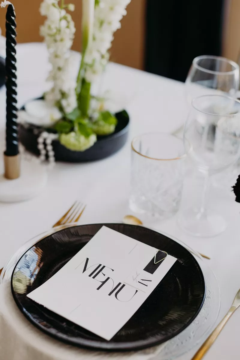 mariage-moderne-noir-et-blanc-provence-domaine-de-valbrillant-alisea-ambrosino (15)