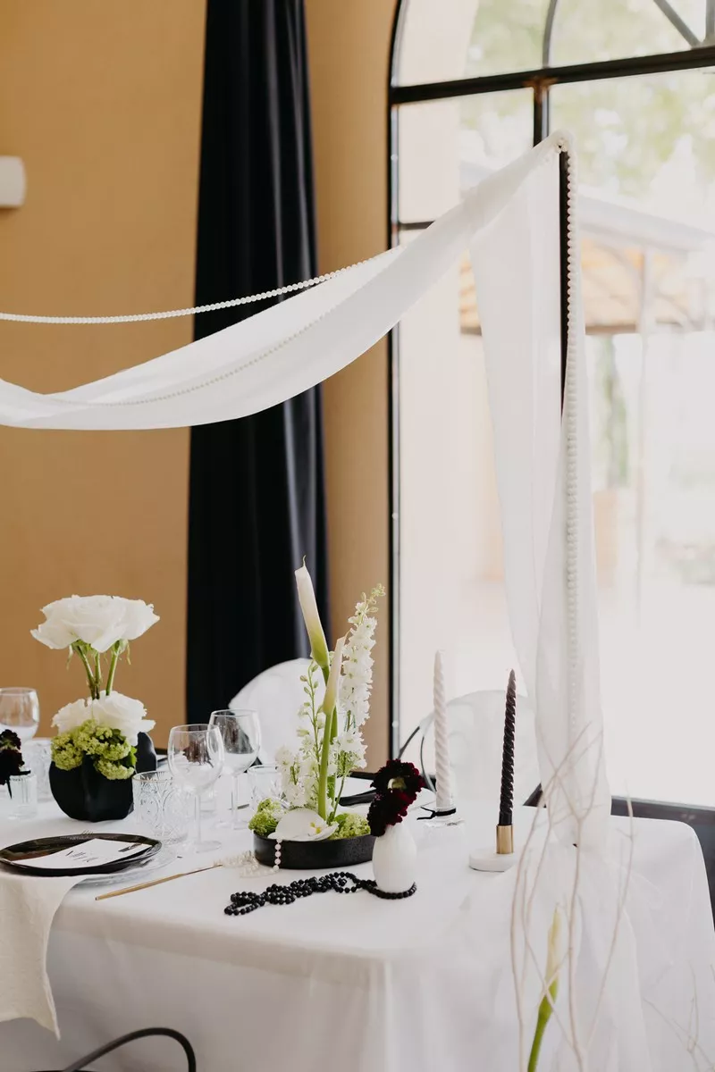 mariage-moderne-noir-et-blanc-provence-domaine-de-valbrillant-alisea-ambrosino (17)