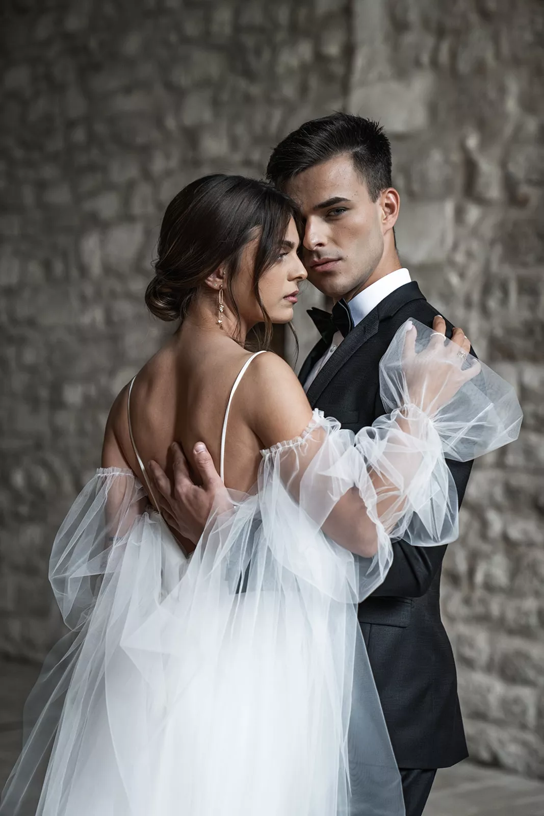 robe-de-mariée-epaules-nues-et-manches-kaa-couture-yann-bader-photographe